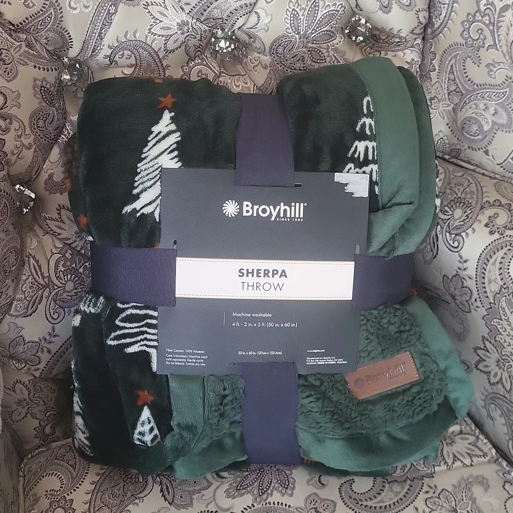 Broyhill Sherpa Throw Trees Plush Soft Comfy Blanket Sherpa Throw Holiday Trees